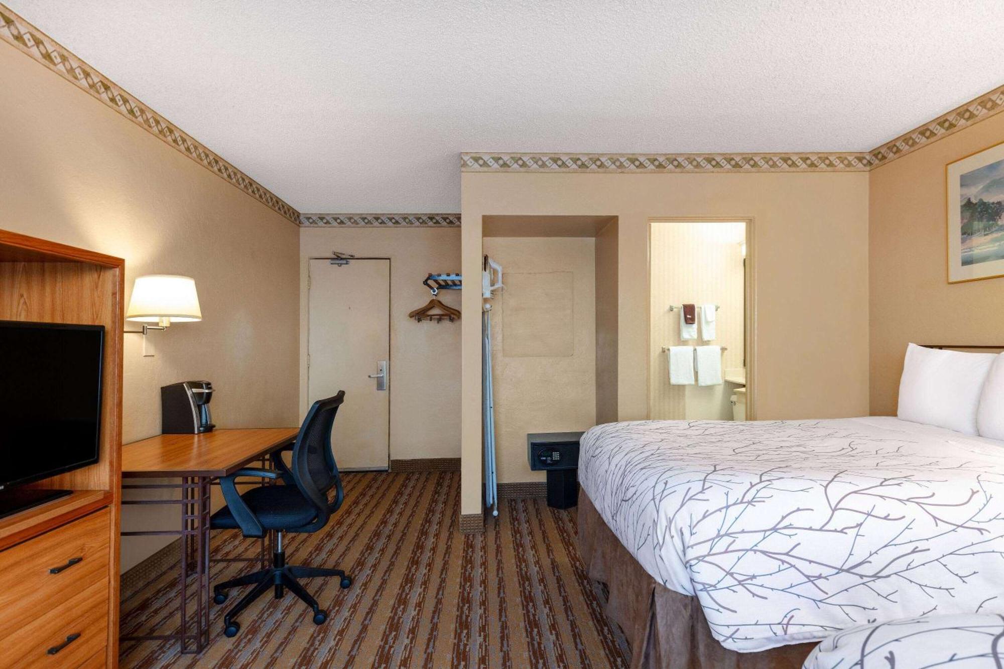 Travelodge By Wyndham Seattle By The Space Needle Экстерьер фото